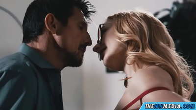 Romantiese seks met 'n sletterige blondine